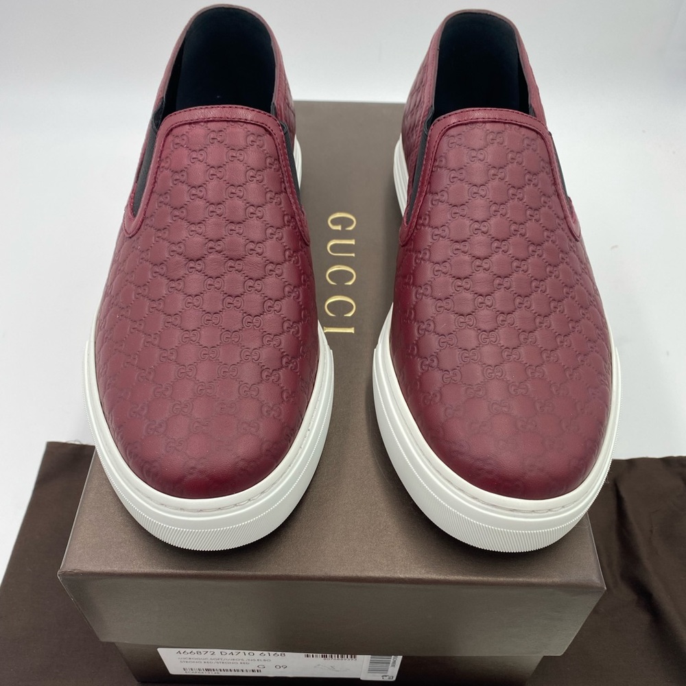 Men’s Gucci monogram mini GG slip on sneakers size 9 made in Italy!